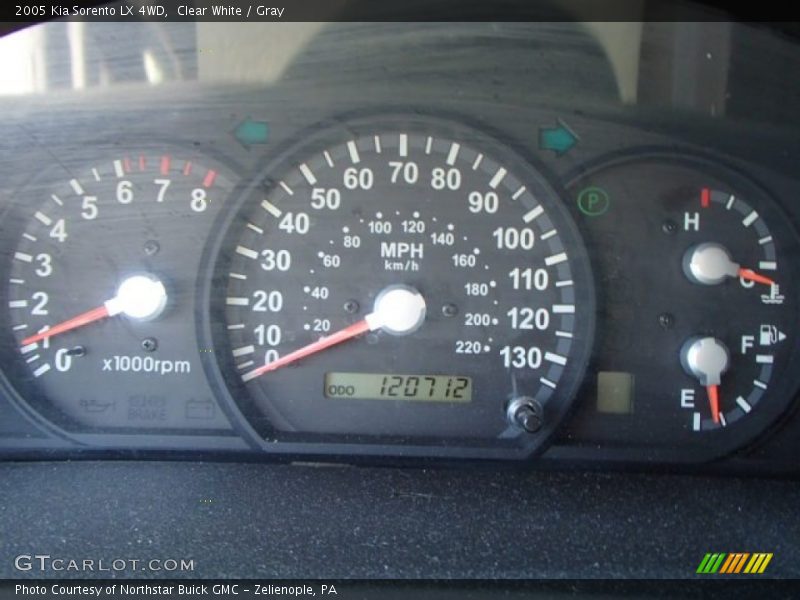 Clear White / Gray 2005 Kia Sorento LX 4WD