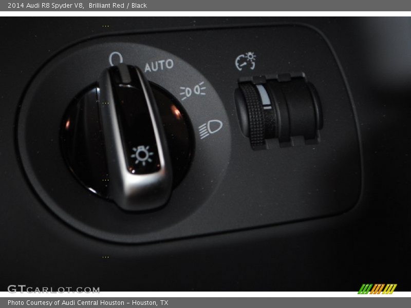 Controls of 2014 R8 Spyder V8