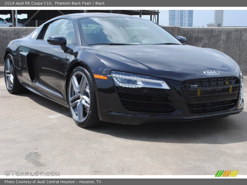 Front 3/4 View of 2014 R8 Coupe V10