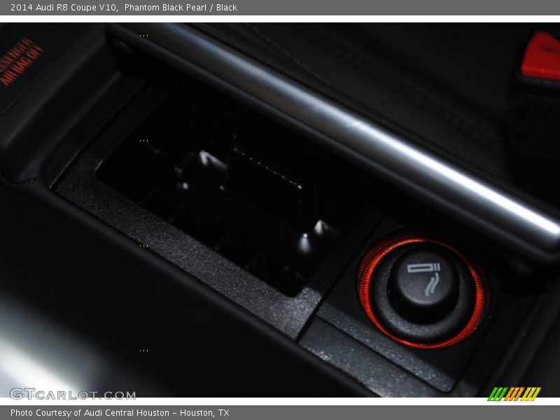 Controls of 2014 R8 Coupe V10