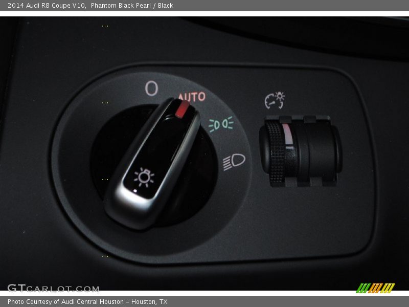 Controls of 2014 R8 Coupe V10
