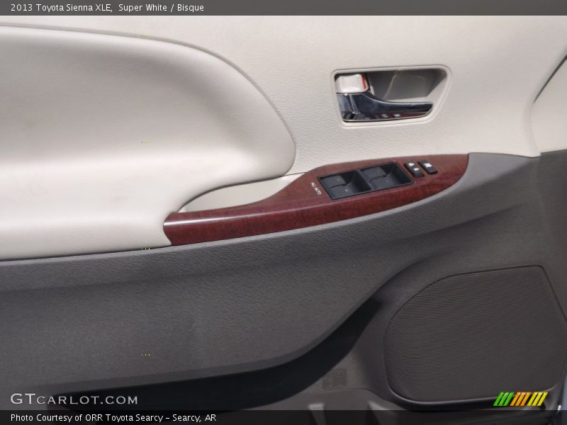 Super White / Bisque 2013 Toyota Sienna XLE