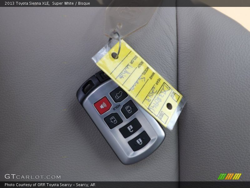 Super White / Bisque 2013 Toyota Sienna XLE