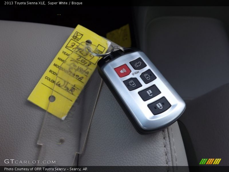Super White / Bisque 2013 Toyota Sienna XLE
