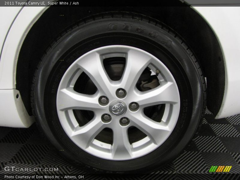 Super White / Ash 2011 Toyota Camry LE