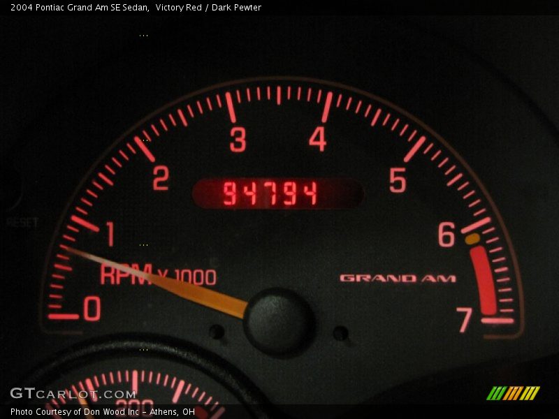 Victory Red / Dark Pewter 2004 Pontiac Grand Am SE Sedan