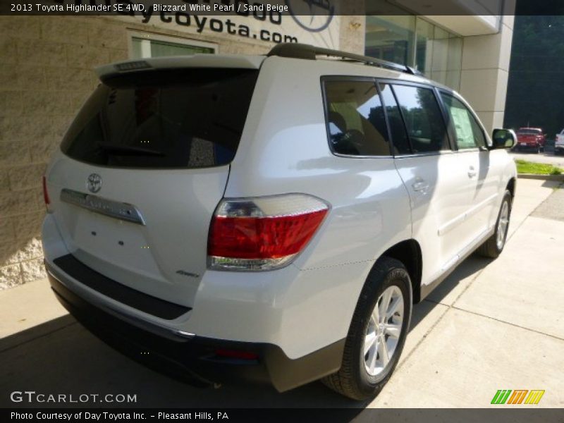 Blizzard White Pearl / Sand Beige 2013 Toyota Highlander SE 4WD