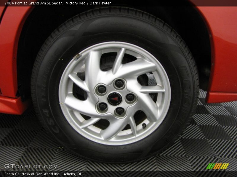 Victory Red / Dark Pewter 2004 Pontiac Grand Am SE Sedan