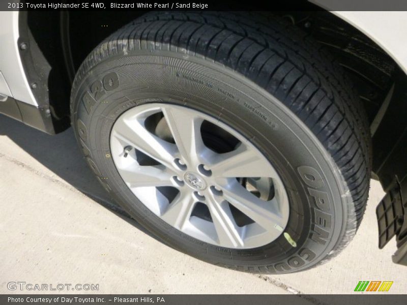 Blizzard White Pearl / Sand Beige 2013 Toyota Highlander SE 4WD