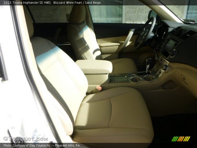 Blizzard White Pearl / Sand Beige 2013 Toyota Highlander SE 4WD