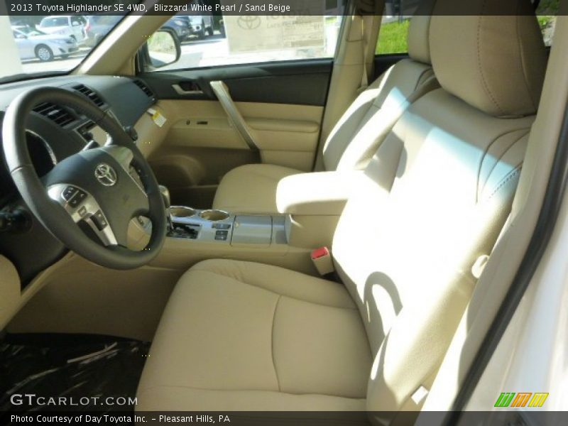 Blizzard White Pearl / Sand Beige 2013 Toyota Highlander SE 4WD