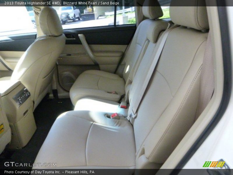 Blizzard White Pearl / Sand Beige 2013 Toyota Highlander SE 4WD