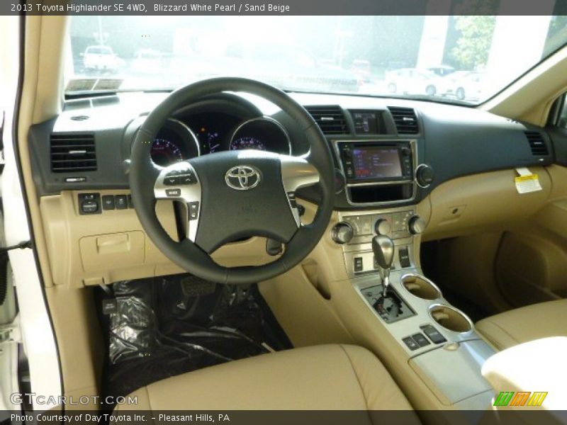 Blizzard White Pearl / Sand Beige 2013 Toyota Highlander SE 4WD