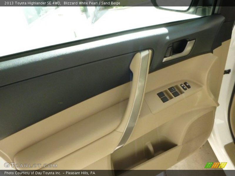 Blizzard White Pearl / Sand Beige 2013 Toyota Highlander SE 4WD