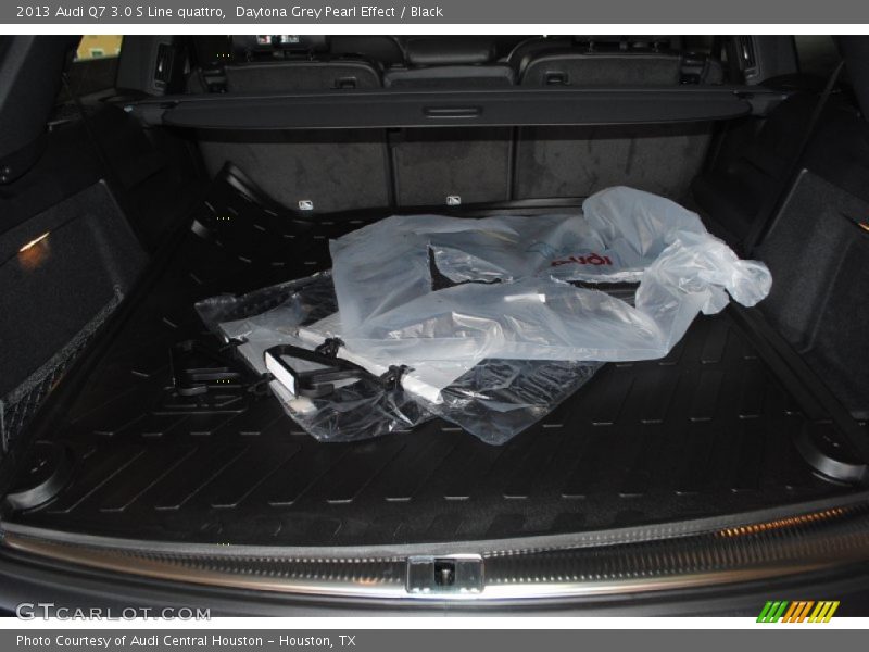 Daytona Grey Pearl Effect / Black 2013 Audi Q7 3.0 S Line quattro