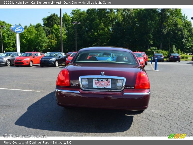 Dark Cherry Metallic / Light Camel 2006 Lincoln Town Car Signature Limited
