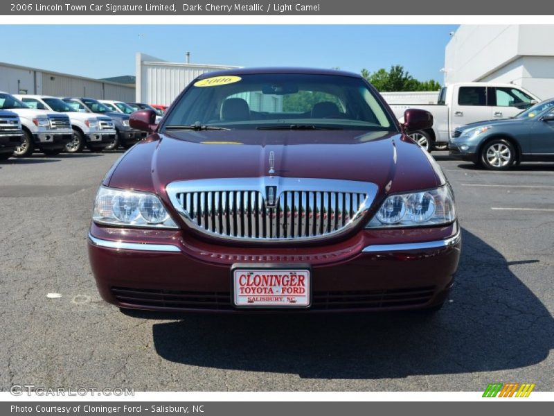 Dark Cherry Metallic / Light Camel 2006 Lincoln Town Car Signature Limited