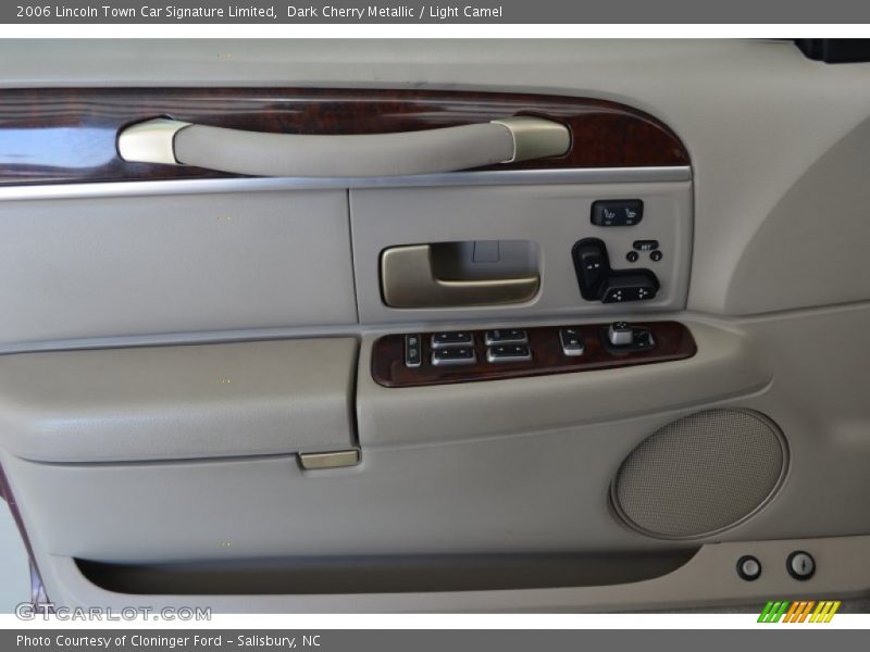 Dark Cherry Metallic / Light Camel 2006 Lincoln Town Car Signature Limited