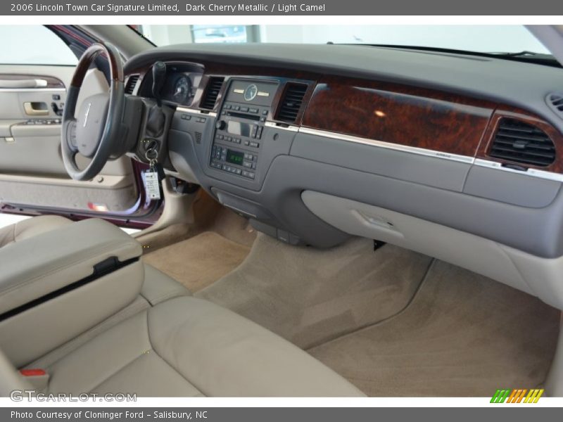 Dark Cherry Metallic / Light Camel 2006 Lincoln Town Car Signature Limited