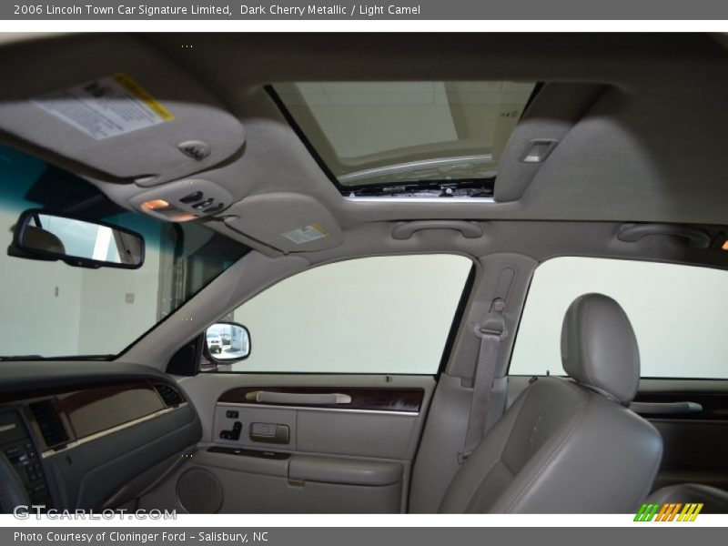Dark Cherry Metallic / Light Camel 2006 Lincoln Town Car Signature Limited
