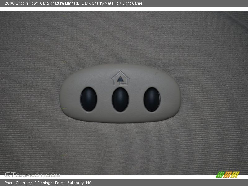 Dark Cherry Metallic / Light Camel 2006 Lincoln Town Car Signature Limited