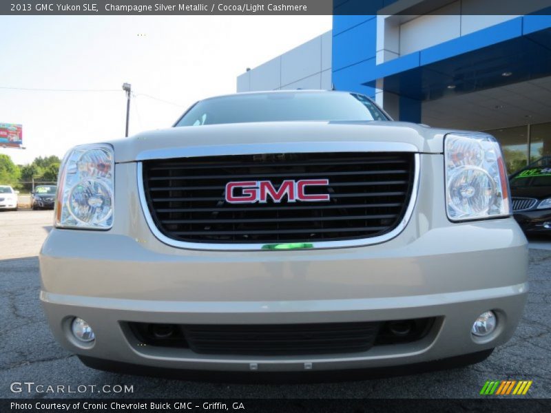 Champagne Silver Metallic / Cocoa/Light Cashmere 2013 GMC Yukon SLE