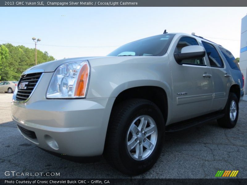 Champagne Silver Metallic / Cocoa/Light Cashmere 2013 GMC Yukon SLE