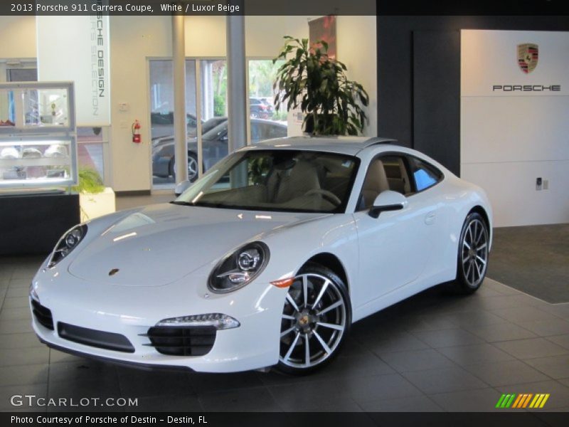 Front 3/4 View of 2013 911 Carrera Coupe