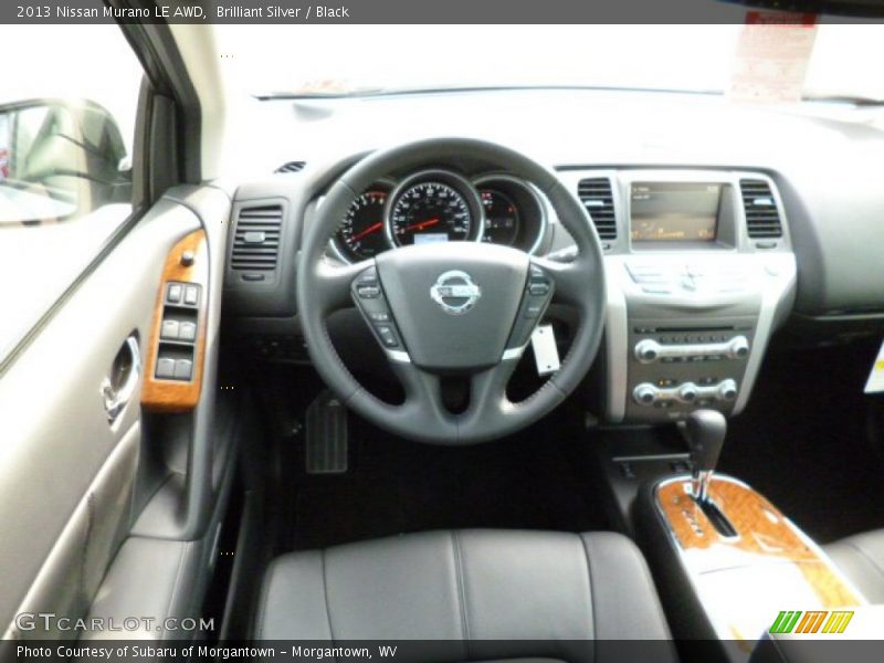 Dashboard of 2013 Murano LE AWD