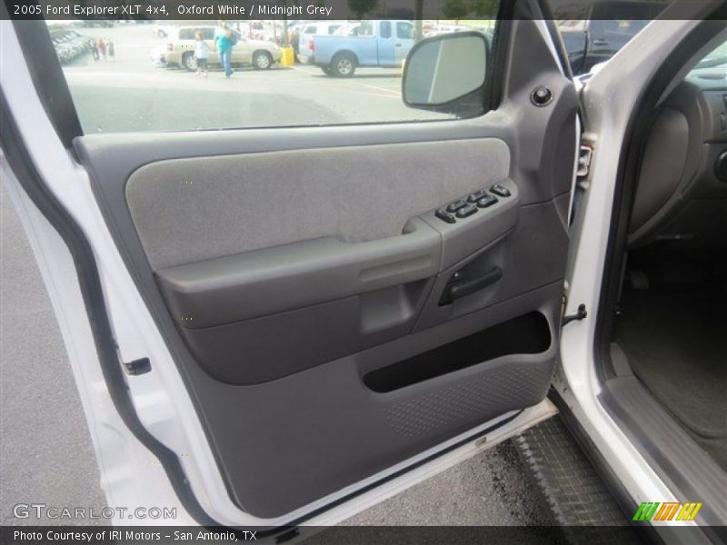 Oxford White / Midnight Grey 2005 Ford Explorer XLT 4x4