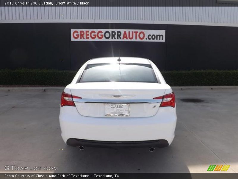 Bright White / Black 2013 Chrysler 200 S Sedan