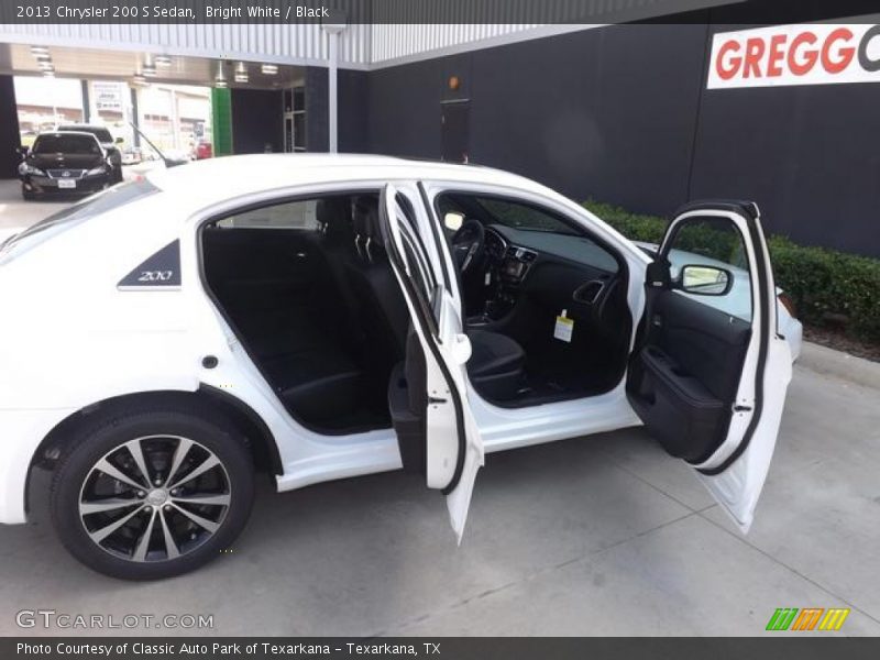 Bright White / Black 2013 Chrysler 200 S Sedan