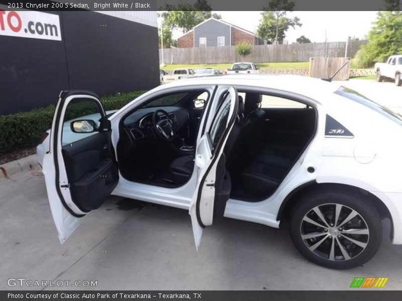 Bright White / Black 2013 Chrysler 200 S Sedan