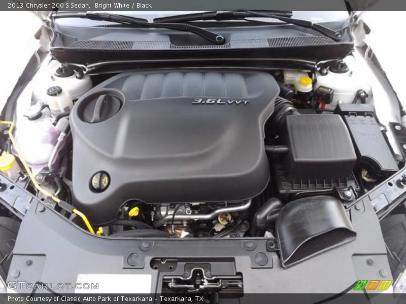 Bright White / Black 2013 Chrysler 200 S Sedan