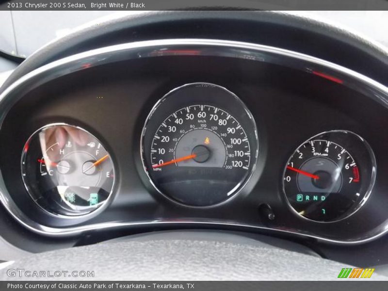 Bright White / Black 2013 Chrysler 200 S Sedan