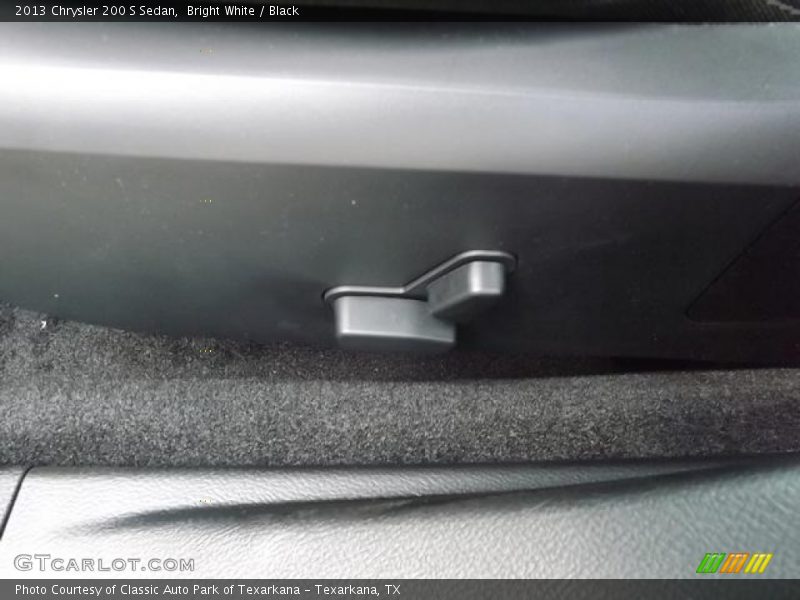 Bright White / Black 2013 Chrysler 200 S Sedan