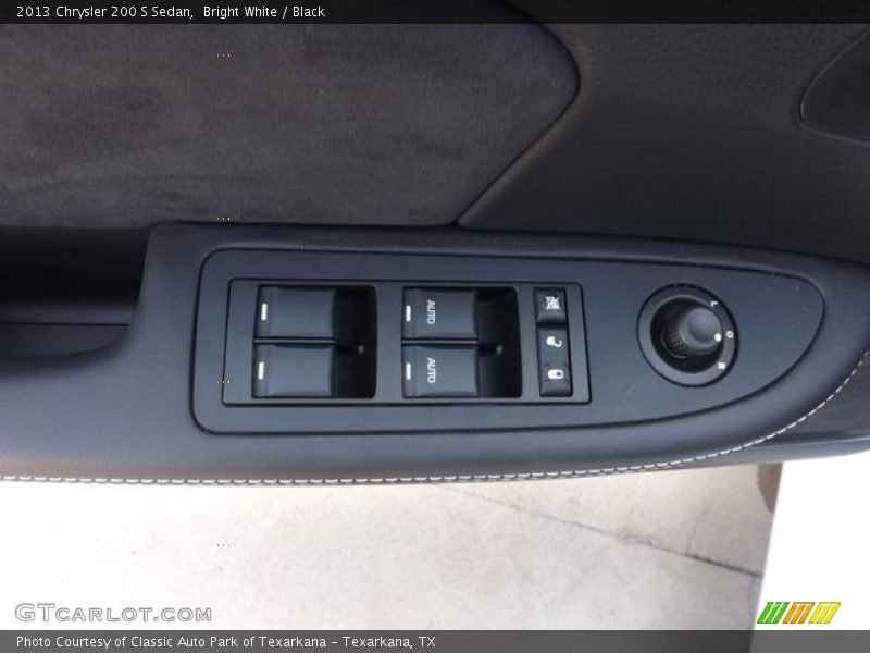 Bright White / Black 2013 Chrysler 200 S Sedan