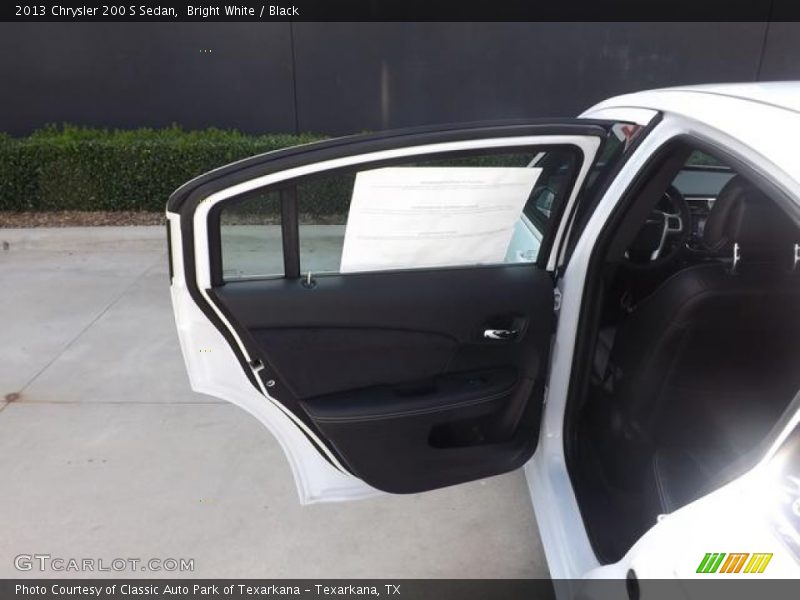 Bright White / Black 2013 Chrysler 200 S Sedan