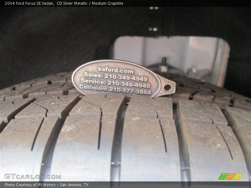 CD Silver Metallic / Medium Graphite 2004 Ford Focus SE Sedan