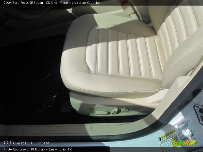 CD Silver Metallic / Medium Graphite 2004 Ford Focus SE Sedan