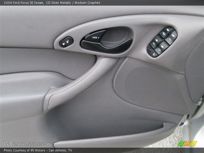 CD Silver Metallic / Medium Graphite 2004 Ford Focus SE Sedan