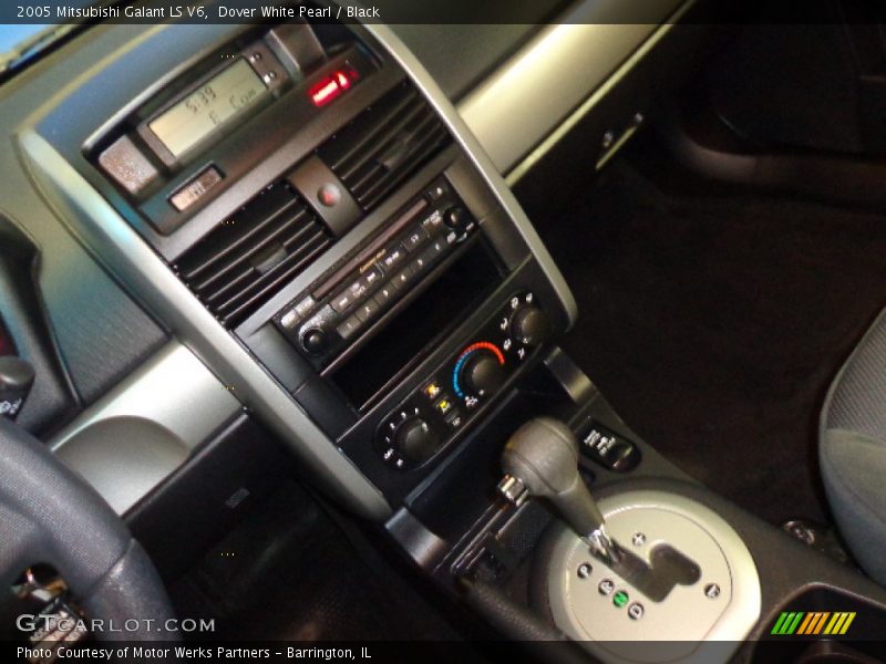 Dover White Pearl / Black 2005 Mitsubishi Galant LS V6