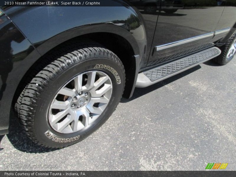 Super Black / Graphite 2010 Nissan Pathfinder LE 4x4