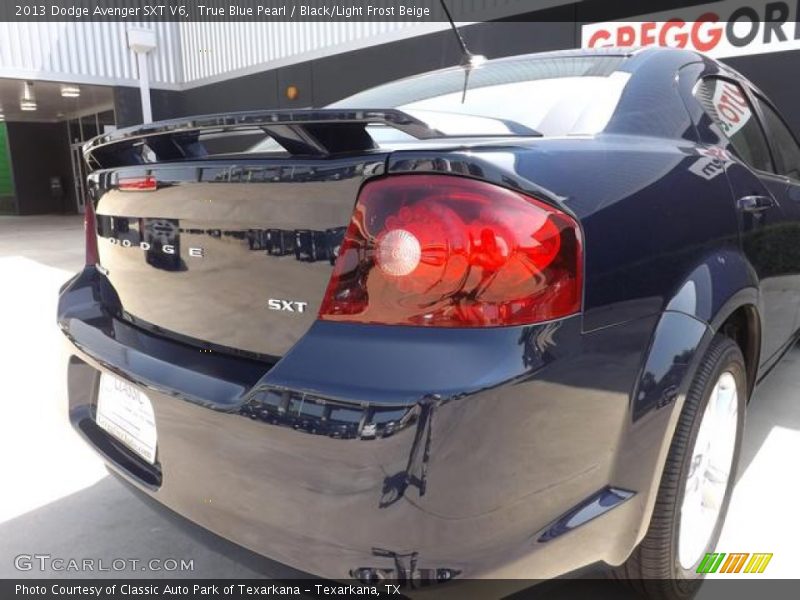 True Blue Pearl / Black/Light Frost Beige 2013 Dodge Avenger SXT V6