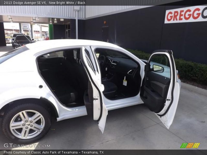 New Bright White / Black 2013 Dodge Avenger SE V6