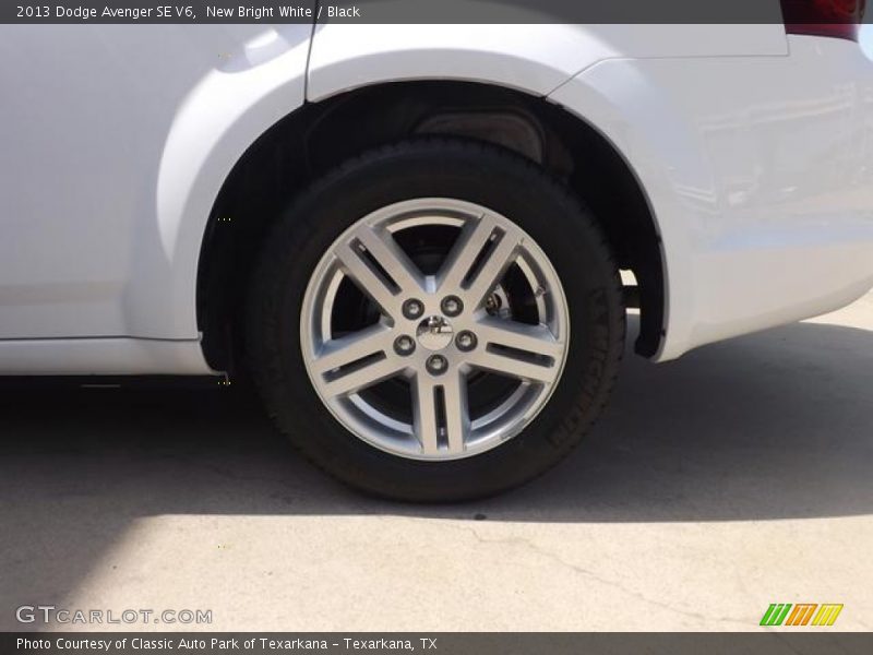New Bright White / Black 2013 Dodge Avenger SE V6