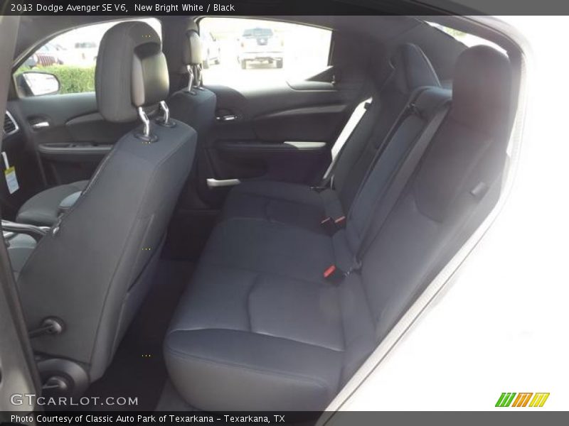 New Bright White / Black 2013 Dodge Avenger SE V6