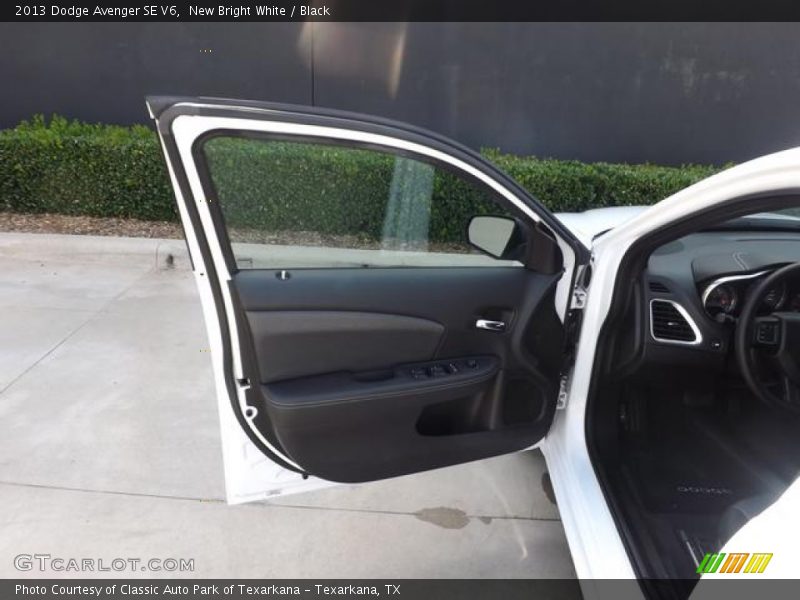 New Bright White / Black 2013 Dodge Avenger SE V6