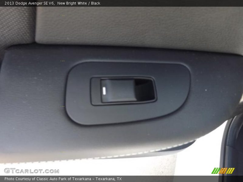 New Bright White / Black 2013 Dodge Avenger SE V6