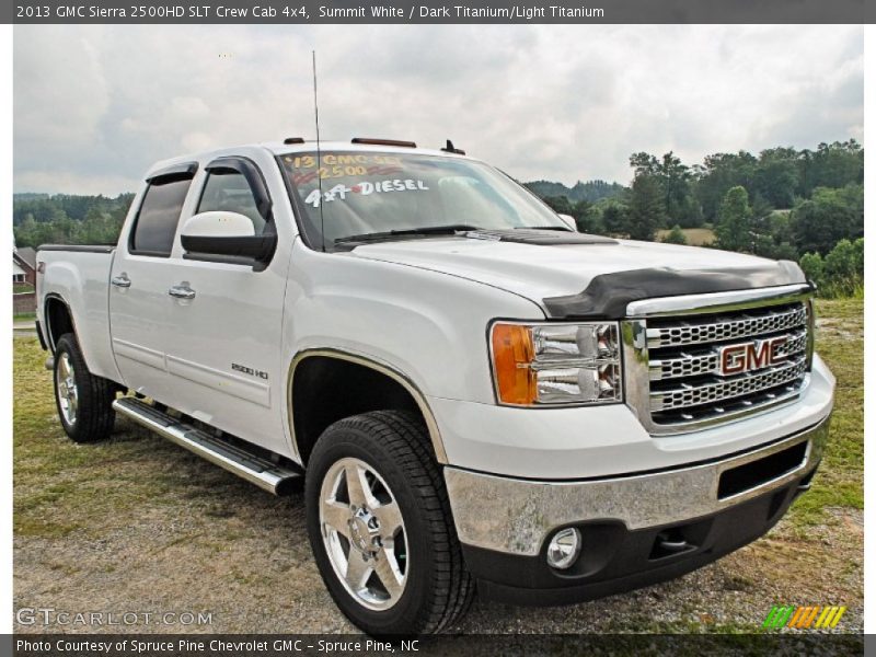 Front 3/4 View of 2013 Sierra 2500HD SLT Crew Cab 4x4